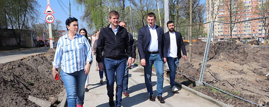 Депутат Госдумы Геннадий Панин осмотрел парк «Дубрава» в Павловском Посаде