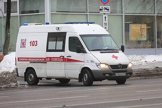 Прохожая столкнулась с полубосым окровавленным мальчиком на улицах Петербурга