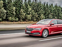 Дилеры в РФ получили более мощную версию рестайлинговой Skoda Superb