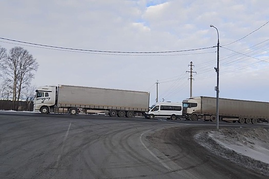 Востребованность грузовых автоперевозок привела к росту аварий в Сибири