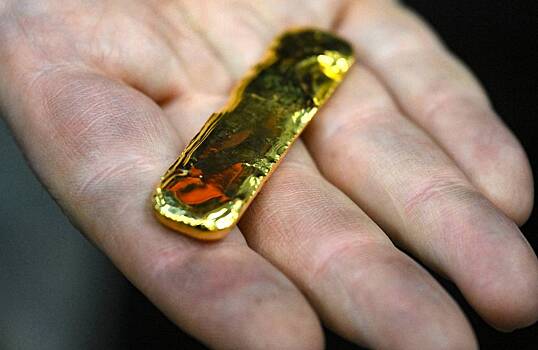 Россияне переплавили сотню килограммов золота и серебра в слитки для вывоза за границу