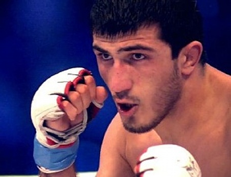 Нурмагомедов выложил фото с чемпионским поясом UFC