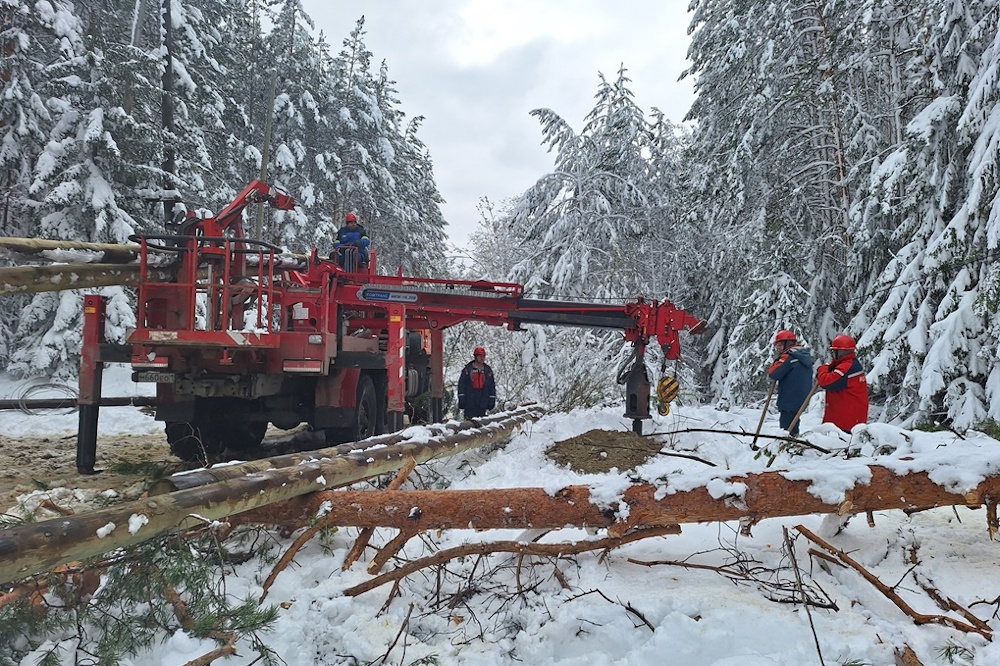 Свердловские энергетики подсчитали ущерб от аномального снегопада