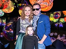 Владимир Левкин, Глафира Тарханова, Анна Чурина и другие звезды вышли в свет с детьми