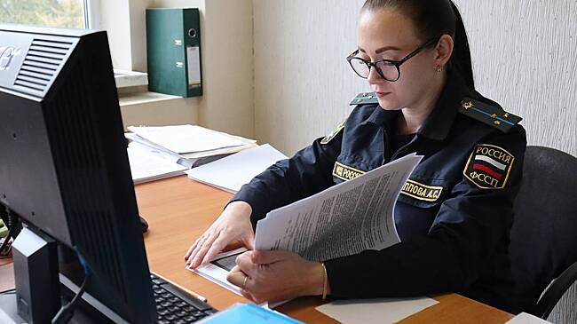 Россиянка превратила квартиру в свалку и приют для десятков кошек