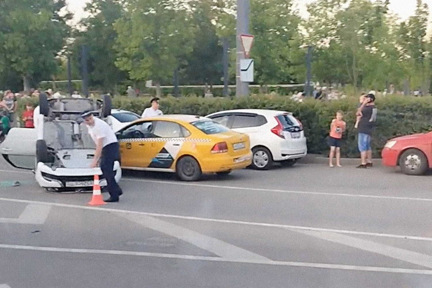 Кто играет водителя в скорой помощи