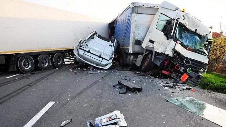 Водитель грузовика без тормозов ответит за гибель на воронежской трассе девочки и женщины