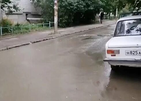 Жителей Саратова заливает после очередного недобросовестного ремонта от КВС