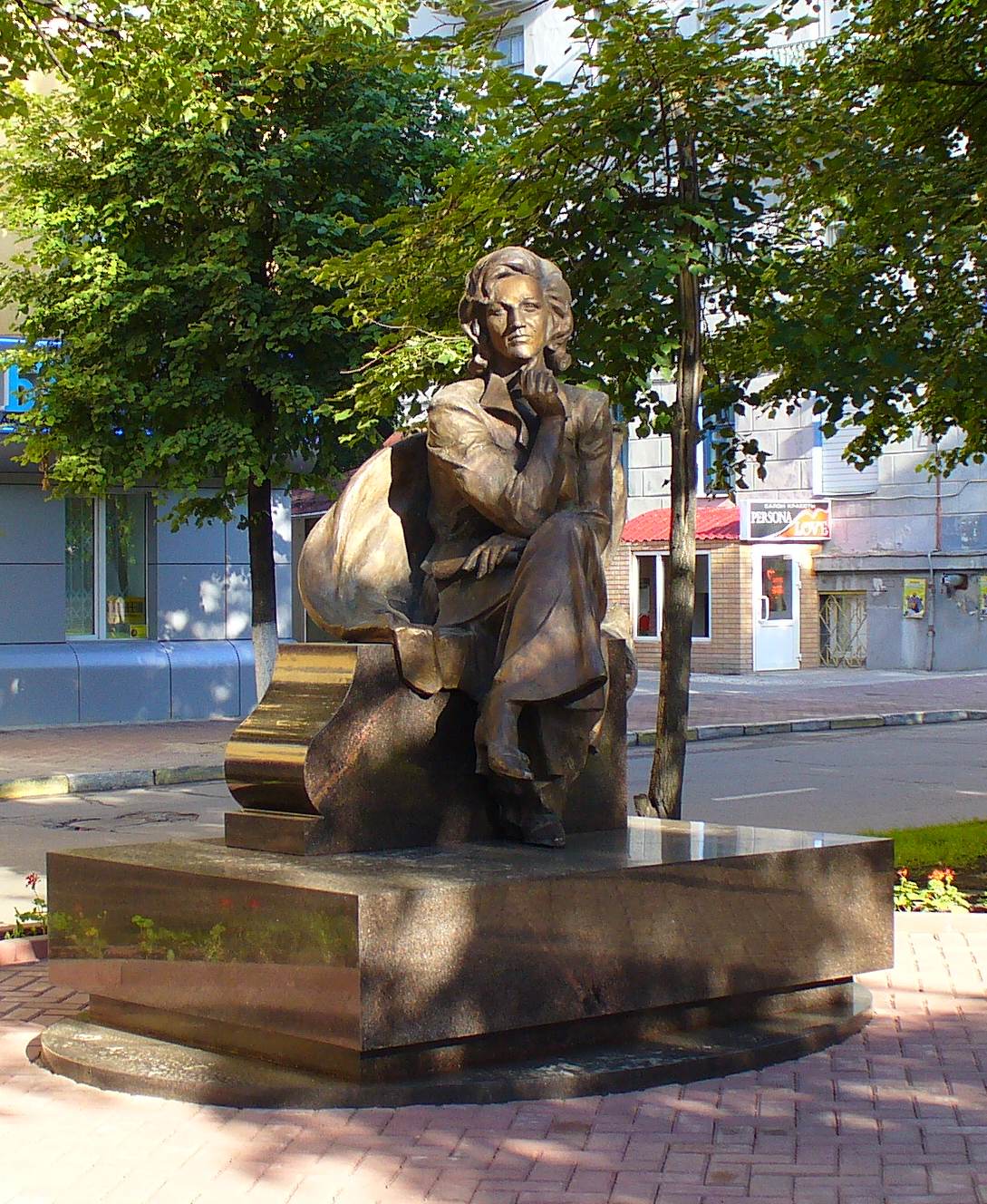 Памятник Валентине Леонтьевой, Ульяновск, Российская Федерация