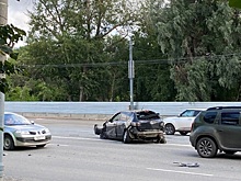 В Челябинске водитель Mazda сбежал с места ДТП, после того как «зацепил» на проспекте Ленина Lada Granta и автобус
