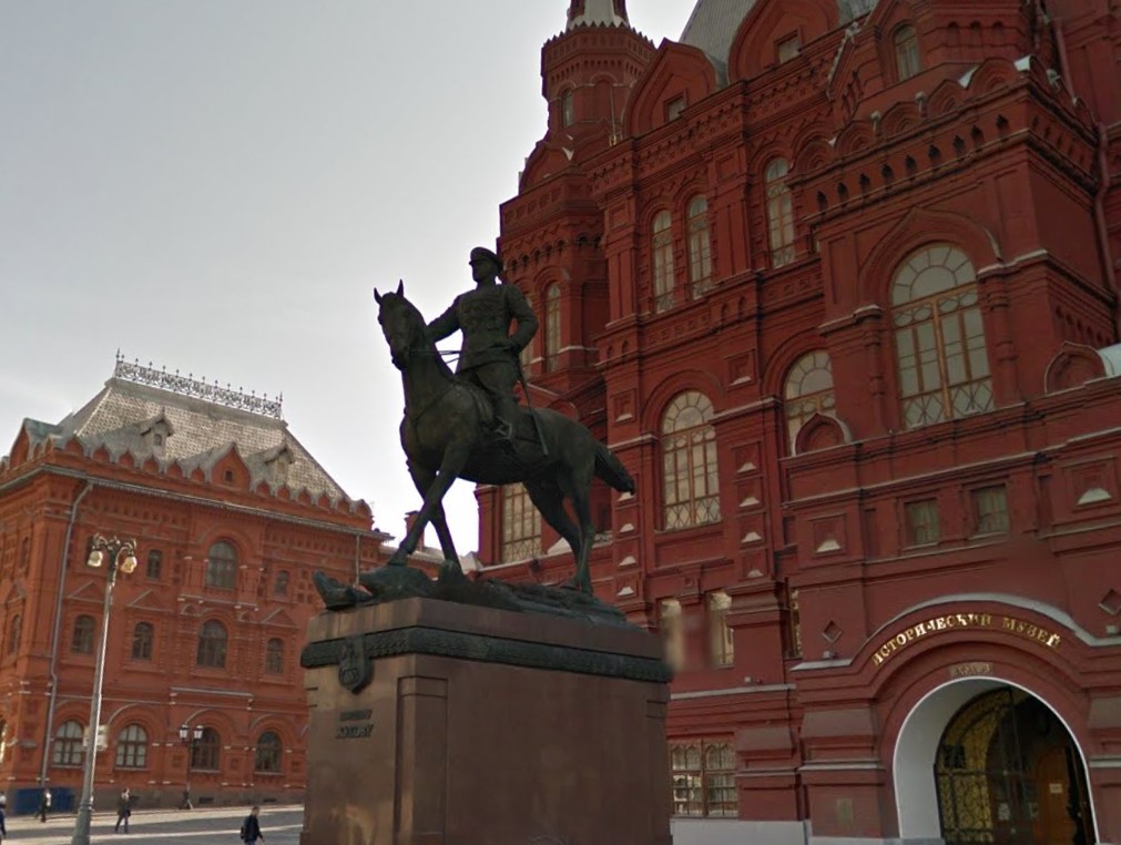 На повредивших памятник Жукову в Москве завели дело
