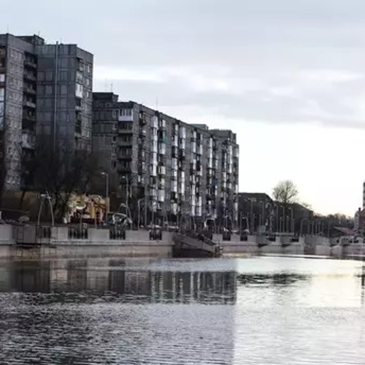 В Калининграде жильцов многоэтажного дома предупредили об опасности  обрушения балконов - Рамблер/женский