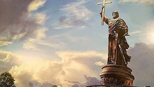 В Кремль подали подписи против памятника князю Владимиру