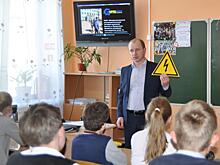 Специалисты Кировэнерго продолжают напоминать о правилах электробезопасности юным жителям региона