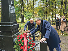 В Петербурге отреставрировали памятник врачу Герману Альбрехту