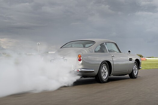 Aston Martin выпустил реплику машины Джеймса Бонда бутафорскими пулемётами