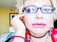 Певица Лапина объяснила, почему отобрала у Любови Успенской хит "По полюшку"