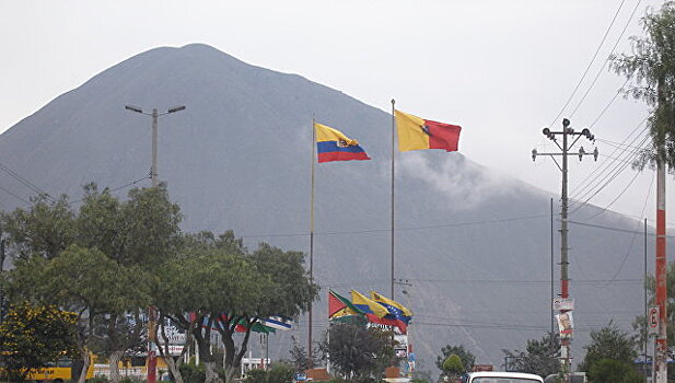 Эквадор высылает посла Венесуэла