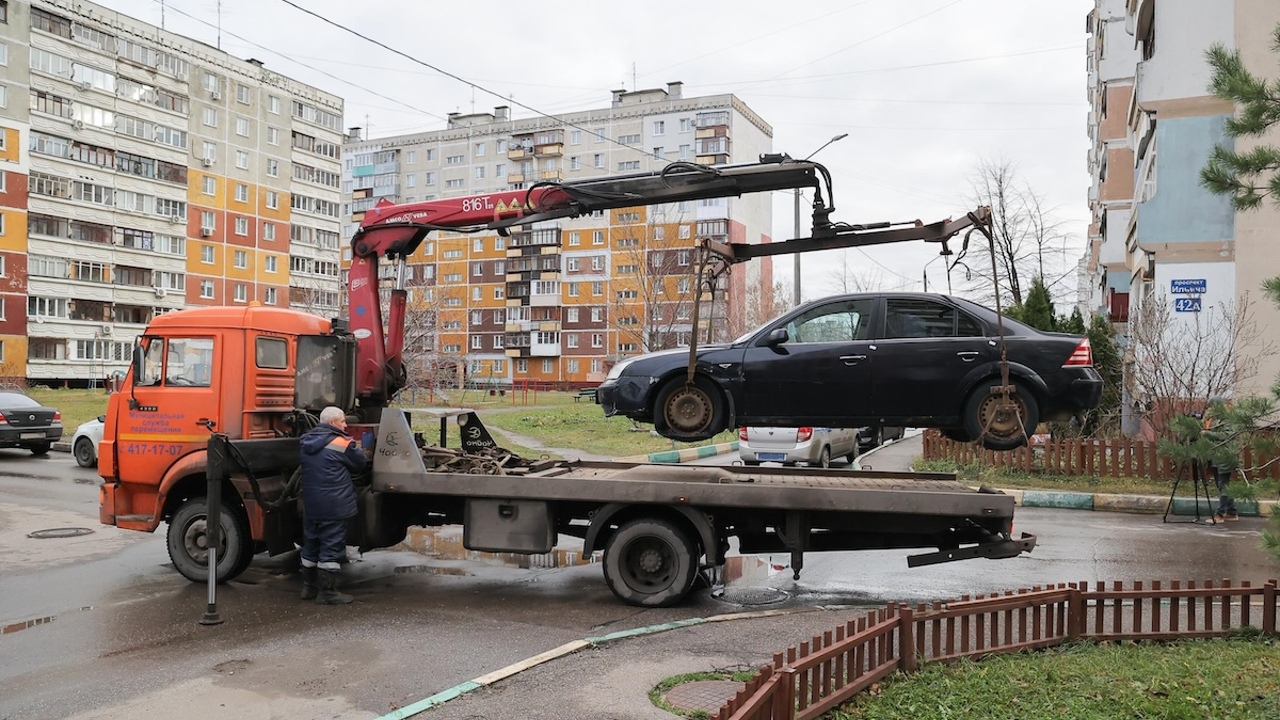 Более 80 брошенных автомобилей эвакуированы на штрафстоянки в 2023 году -  Рамблер/авто