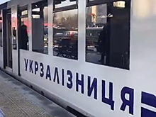 Мусор и ржавчина: пассажиры показали туалет в поезде «Укрзализныцы»