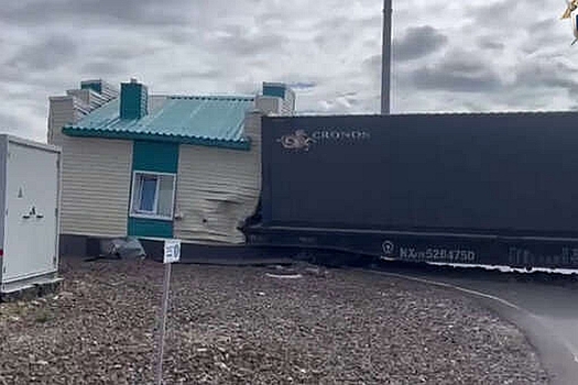 При сходе с рельсов двух вагонов в Забайкалье погиб человек