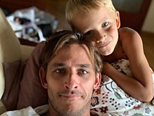 Актер и КВНщик Михаил Башкатов опубликовал забавный снимок с подросшими сыновьями
