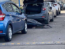 В Красноярске на видео попало, как мужчина упал с 25-го этажа на авто