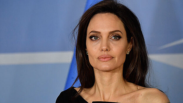 СМИ: Анжелину Джоли тайно госпитализировали