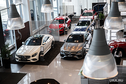 «Коммерсант»: продажи автомобилей в России резко упали
