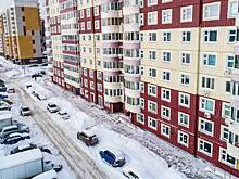 Водителям напомнили, кому запрещено парковаться во дворах жилых домов