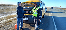 В Оренбургской области сотрудники полиции помогли почить сломавшийся на дороге автобус в детьми