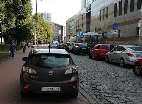 На дорогах Калининграда появились машины с номерами "вверх ногами": насколько это законно