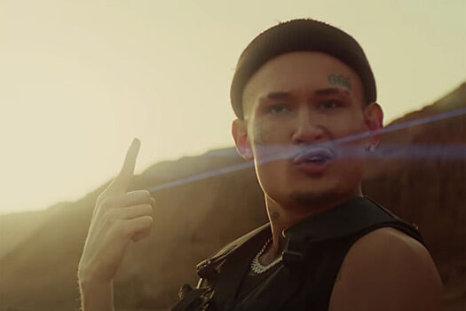 Рэпер Моргенштерн разорвал доллар и&nbsp;спел шансон в&nbsp;ответ "Отрядам Путина"