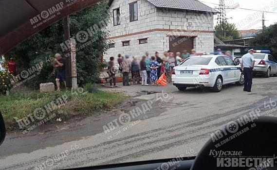 В Курске недовольные автомобилями жители перекрыли улицу