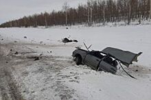 В Оренбуржье «ВАЗ» разорвало пополам после столкновения с грузовиком