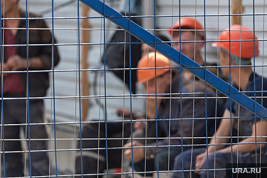 В ХМАО строительная фирма оставила без зарплаты почти тысячу работников