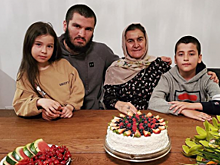 Бетербиев с главным болельщиком, Тухугов просит прощения, вкусный улов Олейника — соцсети