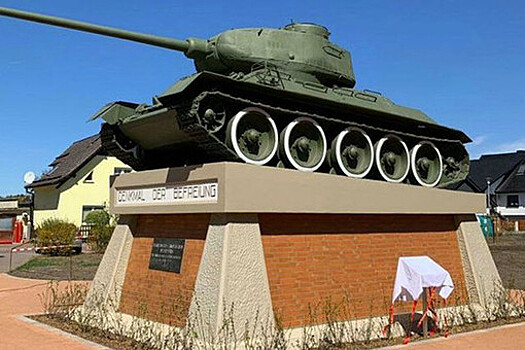 Военные отреставрировали больше 1 тыс. памятников в ЦВО к 9 мая
