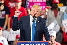 "Он нестабилен": Трампа лишают "красной кнопки"
