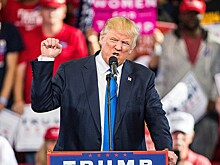 "Он нестабилен": Трампа лишают "красной кнопки"