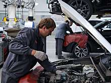 Названа средняя зарплата автослесаря в РФ