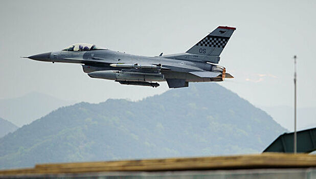 Американский истребитель F-16 назвали "хламом"