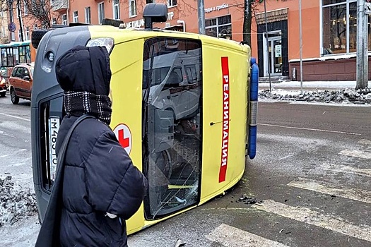 В Петрозаводске внедорожник протаранил машину скорой помощи