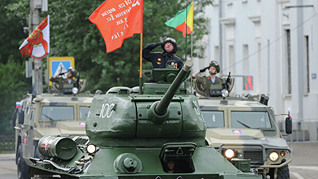 В Чите механизированную колонну на параде Победы возглавил танк Т-34