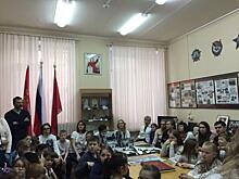 В школе №2098 на Ангарской улице прошла экскурсия по выставке музея «17-ой Гвардейской Мозырской кавалерийской дивизии»