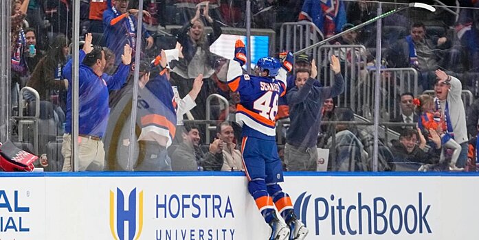 1-й номер драфта НХЛ-2025 Шефер забросил 1-ю шайбу в НХЛ. Он стал самым молодым (18 лет 36 дней) защитником с голом в лиге с 1944 года