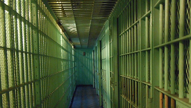 Три бывших сотрудника полиции приговорены к тюремным срокам за изнасилование дознавательницы в Уфе
