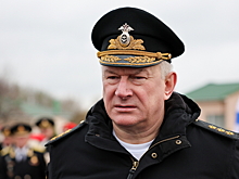 Главком ВМФ вручил историческое знамя личному составу гвардейского смешанного авиаполка Балтийского флота