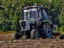 Российский депутат захотел поставить памятник трактору