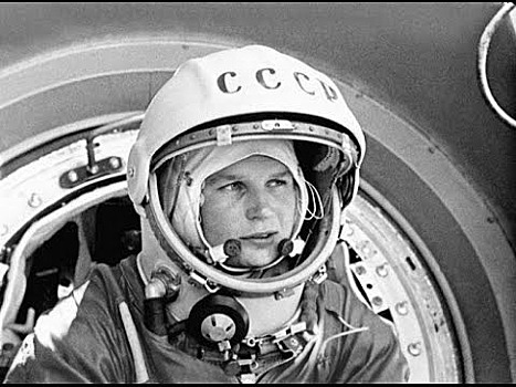 «Ни одной бабы больше в космосе!»: почему после полета Терешковой расформировали женский отряд космонавтов